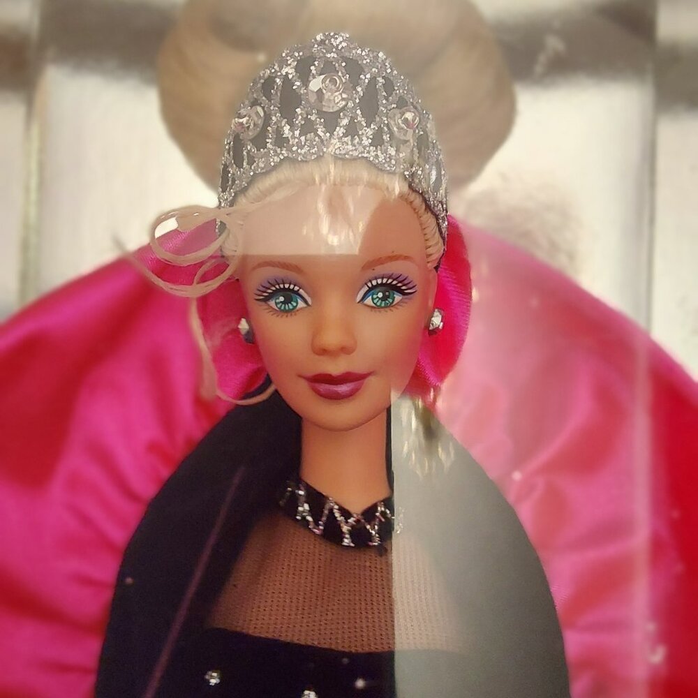 1998 HAPPY HOLIDAYS BARBIE , NRFBOX GORGEOUS & RARE - Picture 4 of 16